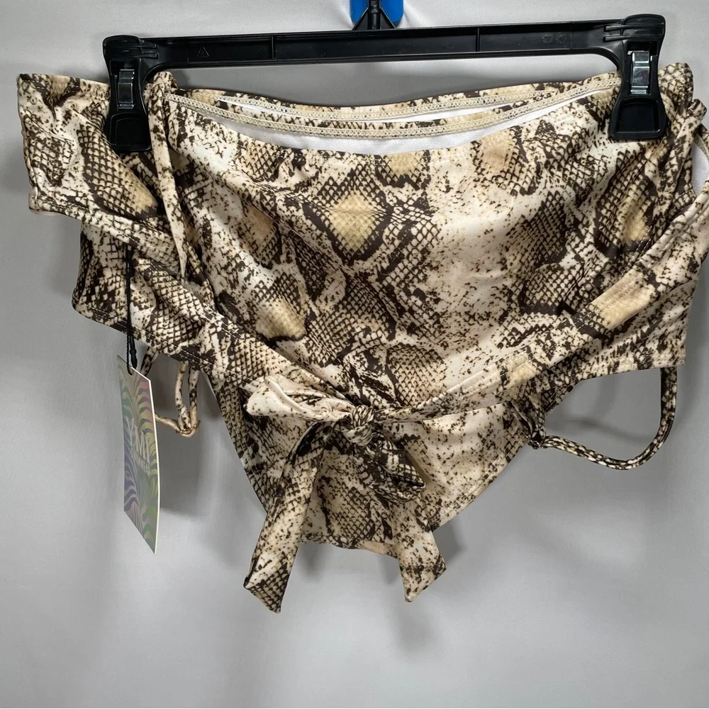NWT Women's Girls Medium Seas The Day YMI 2 Piece Bandeau Bikini.